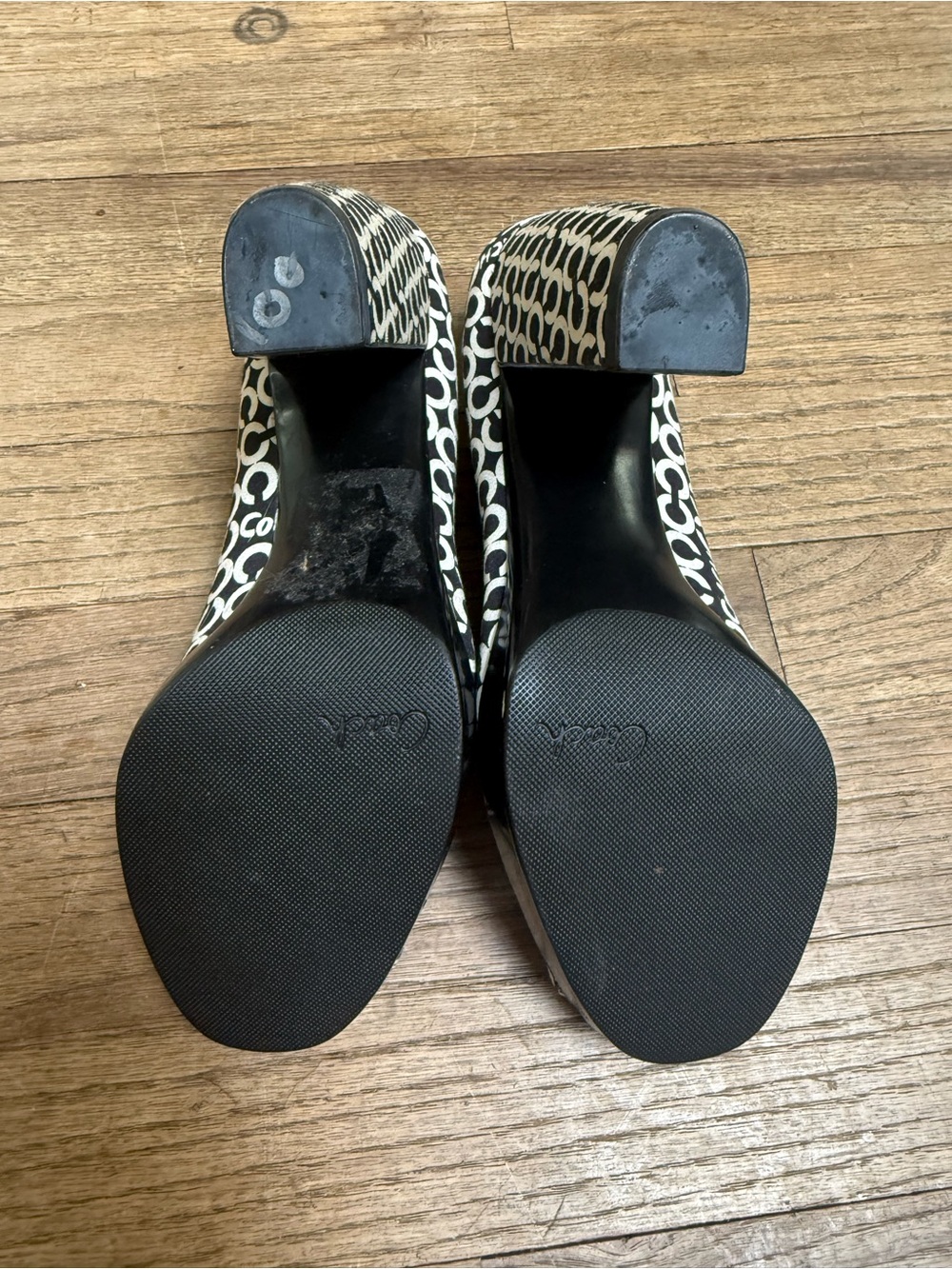 Never Used Coach Black & Cream Signature Logo Peep-Toe Heels. Women’s 6.5 - Picture 3 of 4